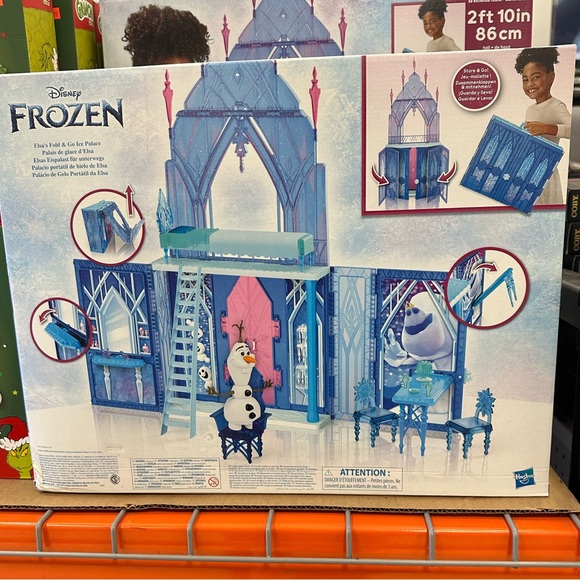 Frozen Fold & Go Palace Play Set - Picture 2 of 3